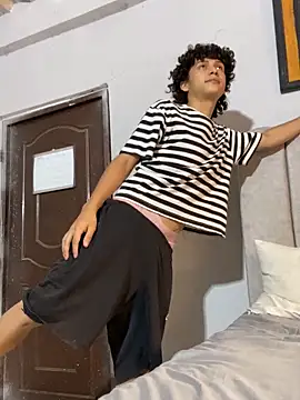 Snapshot of Cherry_boy_18 chatting on April 16, 2026, 5:25 pm Cherry boy 18 online show from April 16, 2026, 5:25 pm