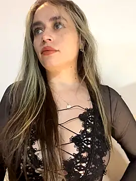 Natalia Suarez online show from October 25, 2025, 3:06 am