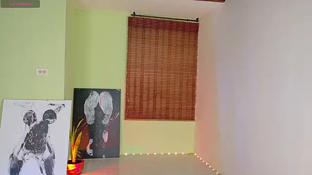 Snapshot of Emma__Blanco chatting on May 19, 2026, 5:20 pm Emma Blanco online show from May 19, 2026, 5:20 pm