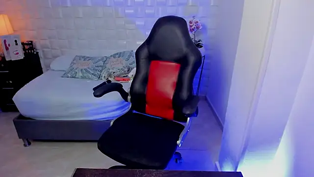 anny rouse24 online show from October 4, 2025, 2:46 am