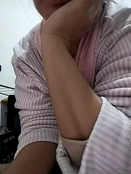 lolo890 online show from March 19, 2026, 4:45 am