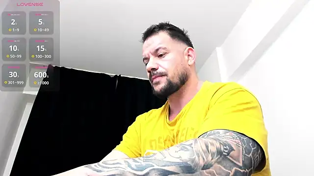 Snapshot of musclemonster31 chatting on February 21, 2026, 8:16 am musclemonster31 online show from February 21, 2026, 8:16 am