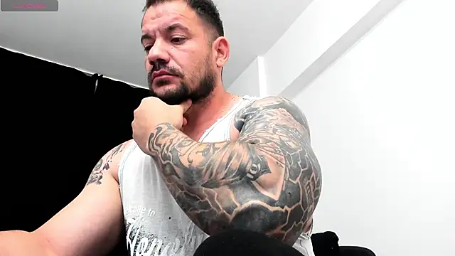 musclemonster31 online show from October 2, 2025, 4:05 am