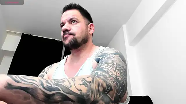 Snapshot of musclemonster31 chatting on January 18, 2026, 8:45 pm musclemonster31 online show from January 18, 2026, 8:45 pm