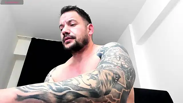 Snapshot of musclemonster31 chatting on February 3, 2026, 10:15 pm musclemonster31 online show from February 3, 2026, 10:15 pm