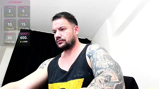 Snapshot of musclemonster31 chatting on February 4, 2026, 12:44 pm musclemonster31 online show from February 4, 2026, 12:44 pm