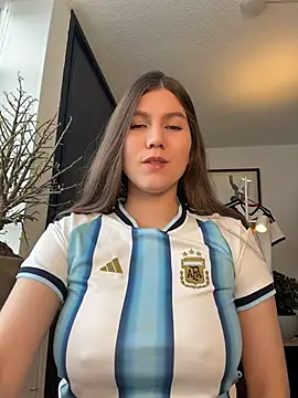 AmelieLaurent  online show from June 22, 2026, 6:27 pm