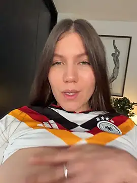 AmelieLaurent  online show from August 2, 2026, 7:00 pm