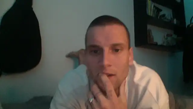 Snapshot of ETHAN_MOORE chatting on June 5, 2026, 1:43 am ETHAN MOORE online show from June 5, 2026, 1:43 am
