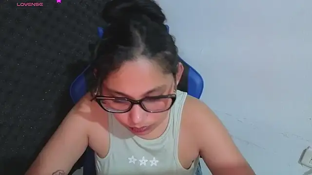 Cuteprincess21 online show from April 9, 2026, 11:00 pm