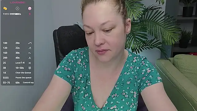 CutieGinger online show from October 29, 2025, 3:22 pm