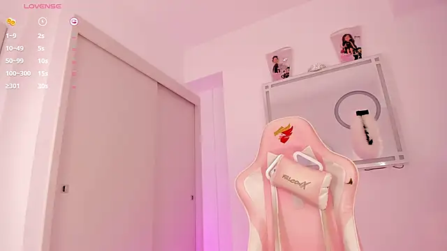 Snapshot of mia_yourmommy chatting on October 7, 2025, 11:39 pm mia yourmommy online show from October 7, 2025, 11:39 pm