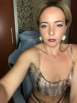 Snapshot of Kristina03 chatting on July 9, 2026, 9:36 pm Kristina03 online show from July 9, 2026, 9:36 pm