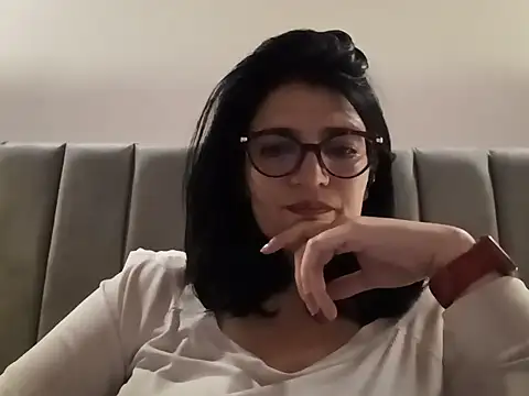 Snapshot of adriana71 chatting on July 15, 2026, 2:29 am adriana71 online show from July 15, 2026, 2:29 am