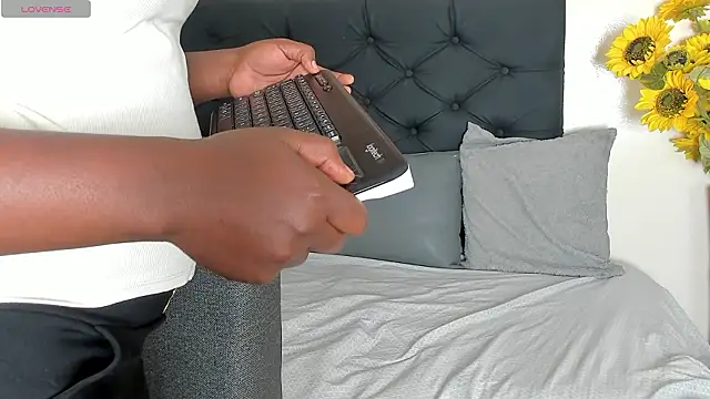 Snapshot of Cristale69 chatting on February 3, 2026, 6:35 pm Cristale69 online show from February 3, 2026, 6:35 pm