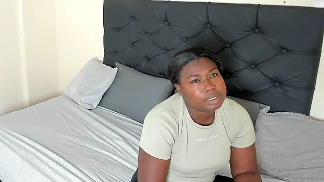 Snapshot of Cristale69 chatting on February 5, 2026, 6:48 pm Cristale69 online show from February 5, 2026, 6:48 pm