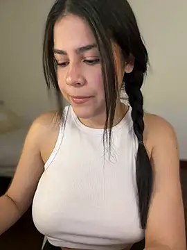 Snapshot of CuteKira7 chatting on August 3, 2026, 1:25 am CuteKira7 online show from August 3, 2026, 1:25 am