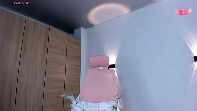 emily villamil online show from February 28, 2025, 11:56 pm