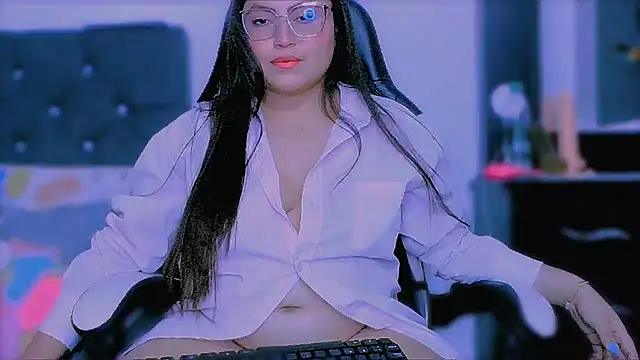 KathieBurning online show from November 5, 2025, 8:34 pm