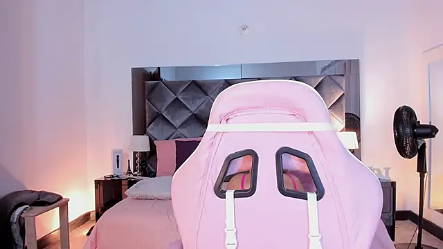 mikaela stone online show from December 3, 2024, 4:42 am