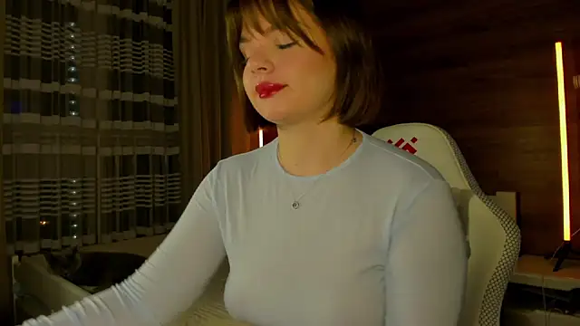 Elizabeth Hottie  online show from May 18, 2026, 11:20 pm