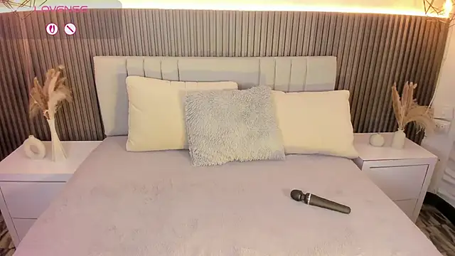 SHANONCLARK online show from October 23, 2025, 7:12 pm