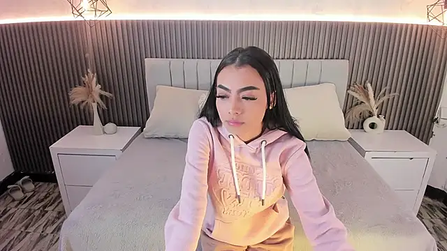 SHANONCLARK online show from September 18, 2025, 7:06 pm