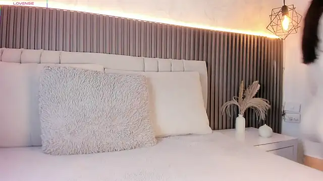 SHANONCLARK online show from November 20, 2025, 7:14 pm