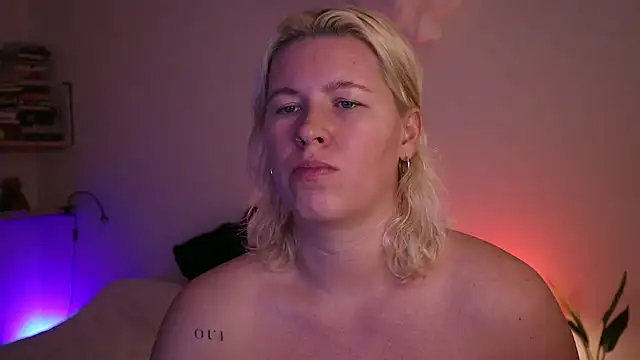 moonamii online show from January 15, 2025, 1:31 pm