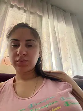 Snapshot of JenniferEdith chatting on June 21, 2026, 5:35 am JenniferEdith online show from June 21, 2026, 5:35 am