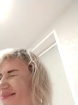 Snapshot of Linda_Gregory chatting on September 21, 2025, 12:49 am Linda Gregory online show from September 21, 2025, 12:49 am