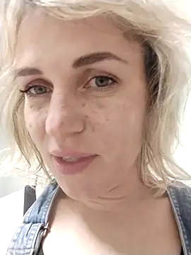 Snapshot of Linda_Gregory chatting on October 20, 2025, 2:02 am Linda Gregory online show from October 20, 2025, 2:02 am