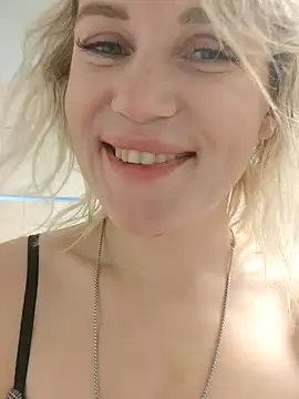 Snapshot of Linda_Gregory chatting on December 16, 2024, 1:42 am Linda Gregory online show from December 16, 2024, 1:42 am