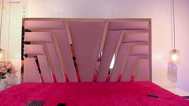 Jiggly   online show from November 12, 2025, 10:57 pm