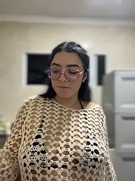 Lia flowers online show from February 28, 2025, 5:26 am