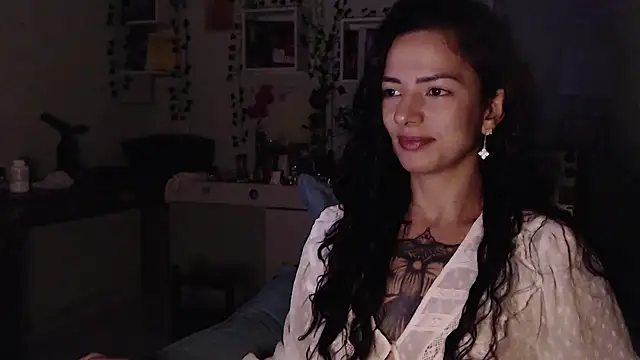 Snapshot of BeellyDance chatting on April 22, 2026, 4:19 am BeellyDance online show from April 22, 2026, 4:19 am