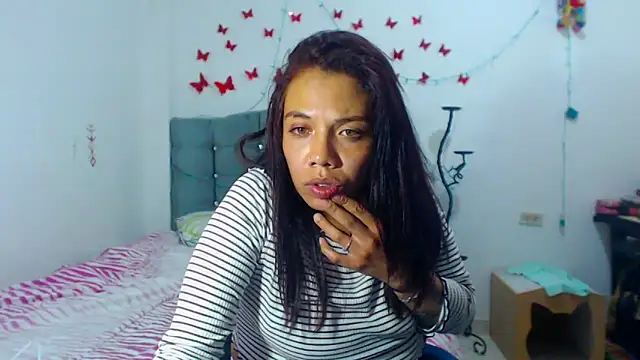 AmaraRoberts420 online show from March 5, 2025, 1:42 am