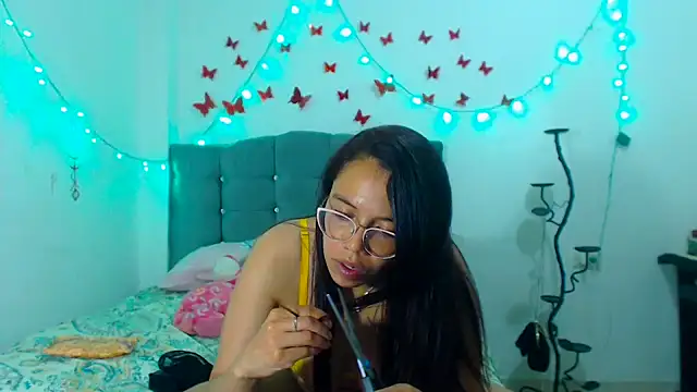 AmaraRoberts420 online show from February 3, 2025, 3:53 am