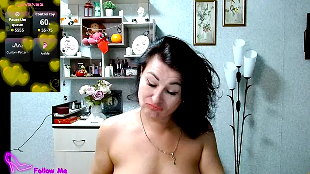 Snapshot of BeatriksS chatting on October 9, 2025, 4:07 pm BeatriksS online show from October 9, 2025, 4:07 pm