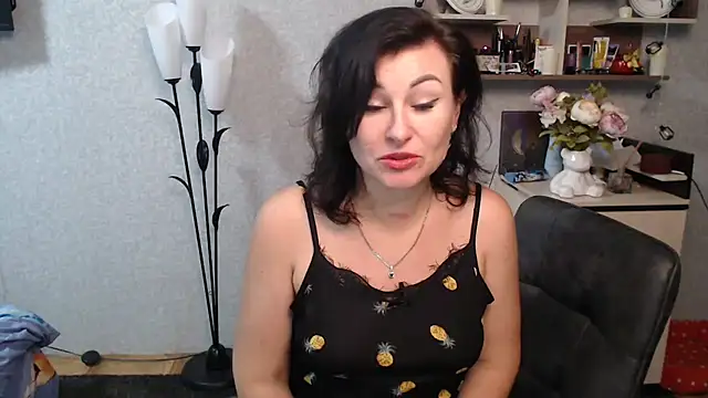 Snapshot of BeatriksS chatting on November 19, 2025, 8:31 pm BeatriksS online show from November 19, 2025, 8:31 pm