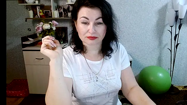 Snapshot of BeatriksS chatting on February 11, 2025, 5:18 pm BeatriksS online show from February 11, 2025, 5:18 pm