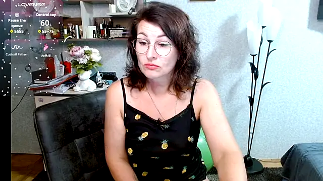 Snapshot of BeatriksS chatting on July 5, 2026, 4:36 pm BeatriksS online show from July 5, 2026, 4:36 pm