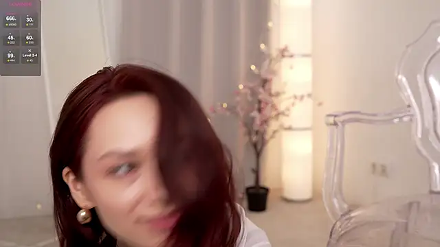 VivianLy  online show from March 22, 2025, 11:53 am