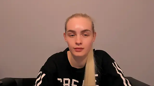 Snapshot of OliviaKisss chatting on February 25, 2026, 6:52 pm OliviaKisss online show from February 25, 2026, 6:52 pm