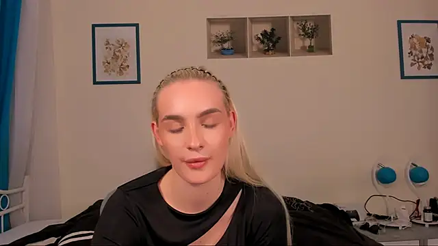 Snapshot of OliviaKisss chatting on April 15, 2026, 7:58 pm OliviaKisss online show from April 15, 2026, 7:58 pm