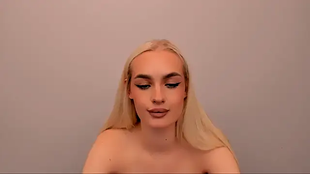 Snapshot of OliviaKisss chatting on February 9, 2026, 5:33 pm OliviaKisss online show from February 9, 2026, 5:33 pm