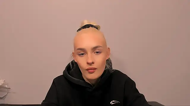 Snapshot of OliviaKisss chatting on March 9, 2026, 2:09 pm OliviaKisss online show from March 9, 2026, 2:09 pm