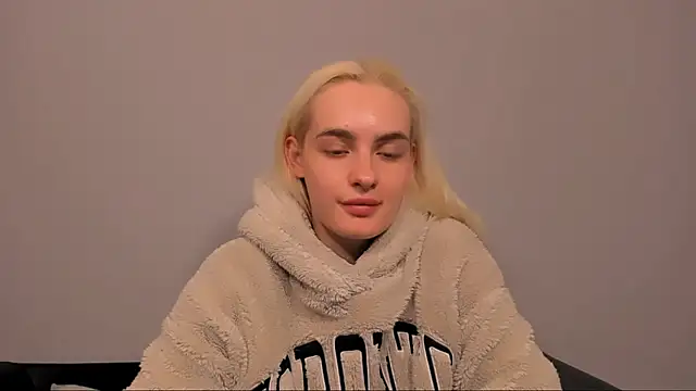 Snapshot of OliviaKisss chatting on March 26, 2026, 8:18 pm OliviaKisss online show from March 26, 2026, 8:18 pm