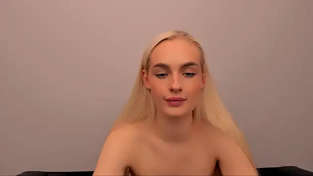 Snapshot of OliviaKisss chatting on February 4, 2026, 8:26 pm OliviaKisss online show from February 4, 2026, 8:26 pm