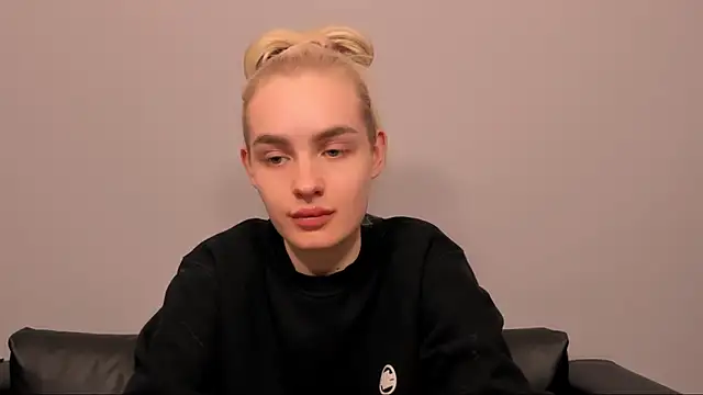 Snapshot of OliviaKisss chatting on February 23, 2026, 6:41 pm OliviaKisss online show from February 23, 2026, 6:41 pm